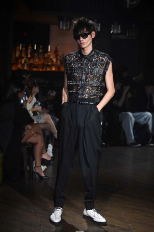 The John Richmond Spring Summer 2026 collection - CULTURE VULTURE: PICKING AT THE BONES OF SUBCULTURES. Look 7.