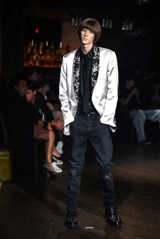 The John Richmond Spring Summer 2026 collection - CULTURE VULTURE: PICKING AT THE BONES OF SUBCULTURES. Look 16.