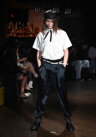 The John Richmond Spring Summer 2026 collection - CULTURE VULTURE: PICKING AT THE BONES OF SUBCULTURES. Look 27.