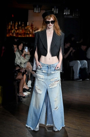 The John Richmond Spring Summer 2026 collection - CULTURE VULTURE: PICKING AT THE BONES OF SUBCULTURES. Look 28.