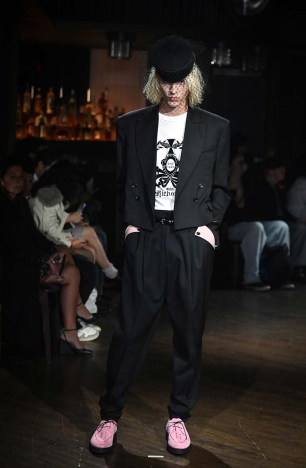 The John Richmond Spring Summer 2026 collection - CULTURE VULTURE: PICKING AT THE BONES OF SUBCULTURES. Look 36.