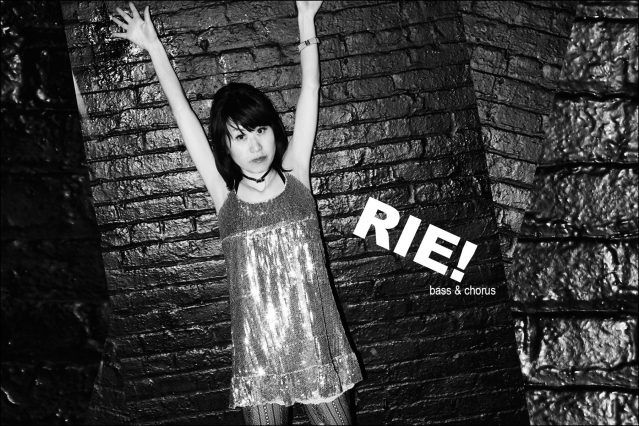 Rie! Bass & chorus, Stompin Riffraffs. Photographed by Alexander Thompson for Ponyboy magazine.