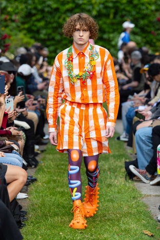 The Walter Van Beirendonck SS 2025 menswear collection - Look 15.