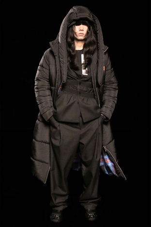 The Charles Jeffrey LOVERBOY AW 2025 collection. Look 35.