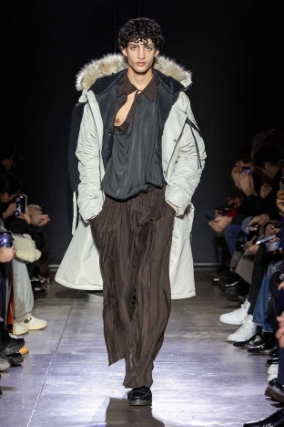 The Saul Nash Autumn Winter 2025 menswear collection shown during Milan Fashion Week. Look 18. Ponyboy magazine.