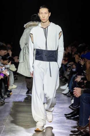 The Saul Nash Autumn Winter 2025 menswear collection shown during Milan Fashion Week. Look 19. Ponyboy magazine.