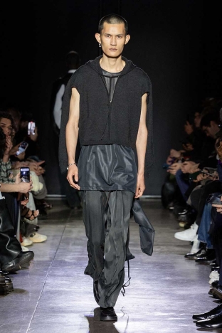 The Saul Nash Autumn Winter 2025 menswear collection shown during Milan Fashion Week. Look 2. Ponyboy magazine.