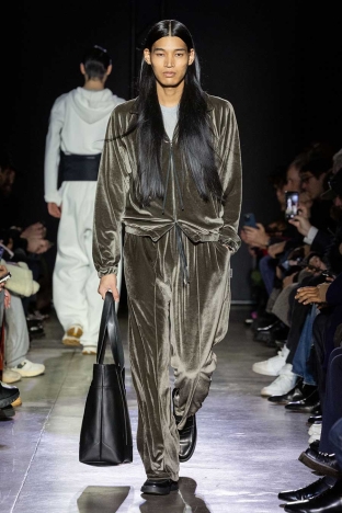 The Saul Nash Autumn Winter 2025 menswear collection shown during Milan Fashion Week. Look 20. Ponyboy magazine.