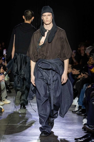 The Saul Nash Autumn Winter 2025 menswear collection shown during Milan Fashion Week. Look 3. Ponyboy magazine.