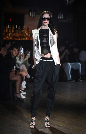 The John Richmond Spring Summer 2026 collection - CULTURE VULTURE: PICKING AT THE BONES OF SUBCULTURES. Look 18.