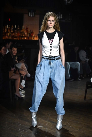 The John Richmond Spring Summer 2026 collection - CULTURE VULTURE: PICKING AT THE BONES OF SUBCULTURES. Look 19.