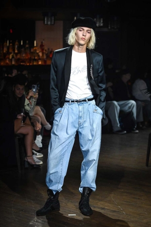 The John Richmond Spring Summer 2026 collection - CULTURE VULTURE: PICKING AT THE BONES OF SUBCULTURES. Look 20.