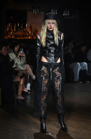 The John Richmond Spring Summer 2026 collection - CULTURE VULTURE: PICKING AT THE BONES OF SUBCULTURES. Look 29.