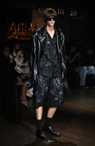The John Richmond Spring Summer 2026 collection - CULTURE VULTURE: PICKING AT THE BONES OF SUBCULTURES. Look 34.