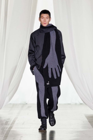 The Saul Nash FW 2026 "Masquerade" menswear collection. Look 22.
