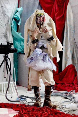 The Charles Jeffrey LOVERBOY SS 2027 Lookbook - ‘AEOLIAN AFTERNOON’. Look 26.